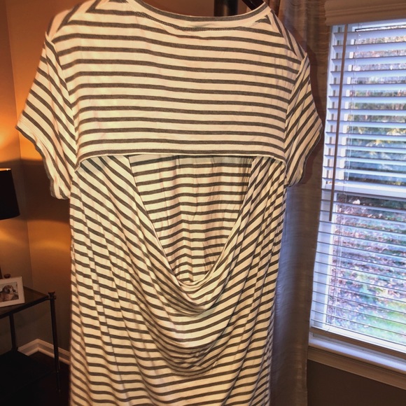 BCBG Striped Soft Tee with Open Back NWOT - Picture 3 of 3